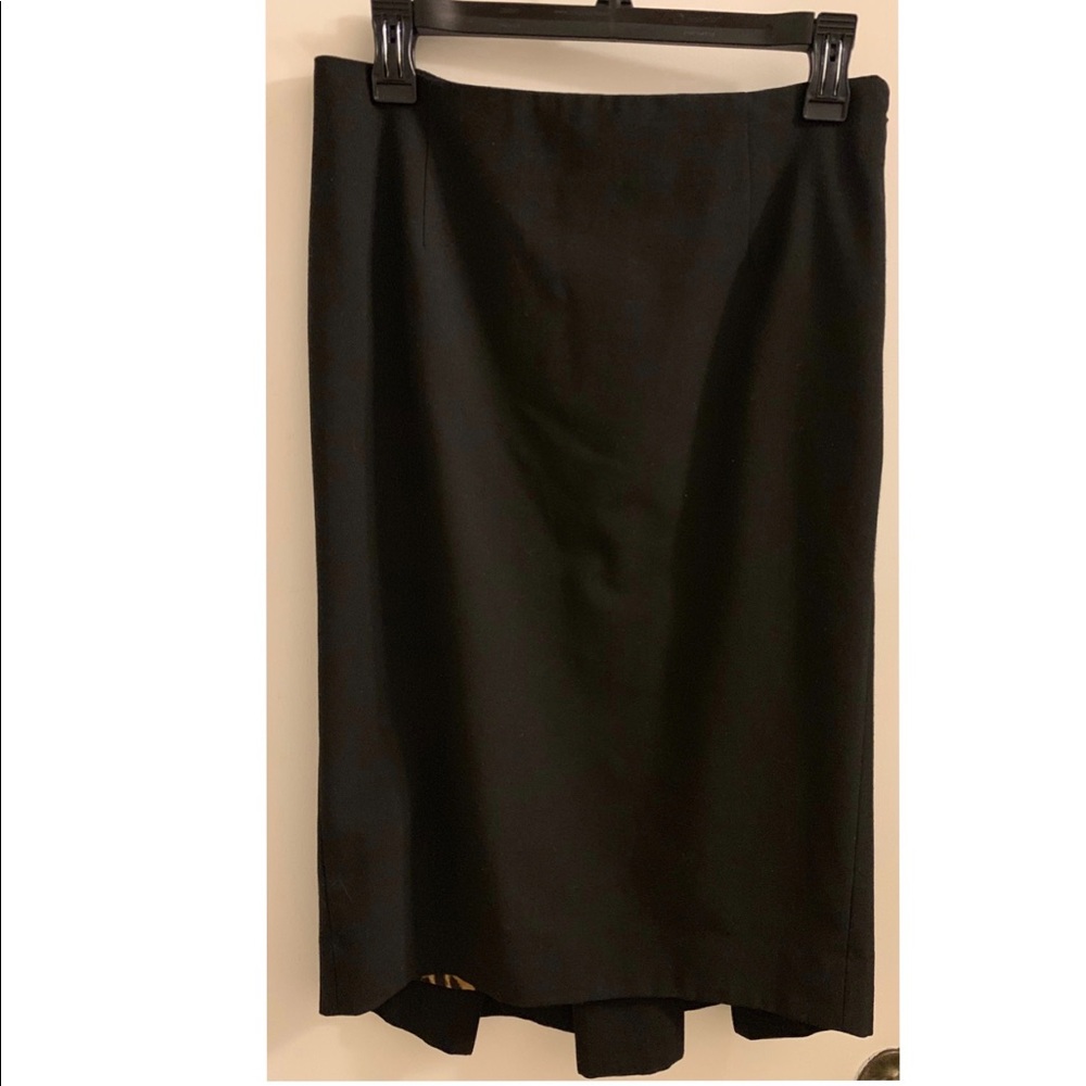 High waisted clean pencil skirt